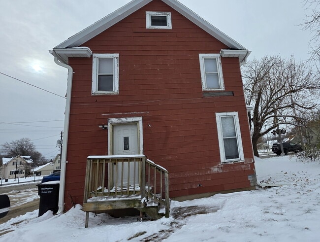 Building Photo - 212 S Badger Ave