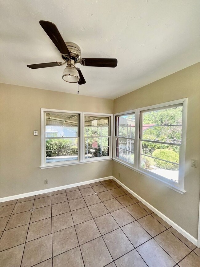 Building Photo - Charming 2 Bedroom Cottage in the Heart of Downtown Paso Robles! AVAILABLE July 1st, 2026 **DO NO...