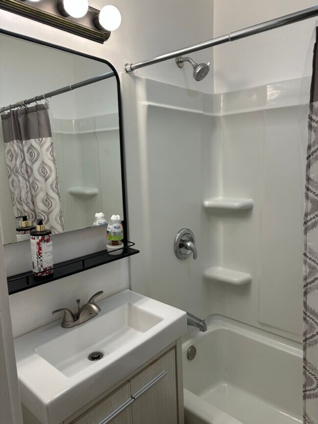 Building Photo - 2848 4th St