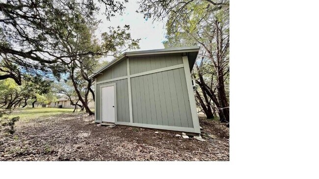 Building Photo - 1045 Hidden Hills Dr