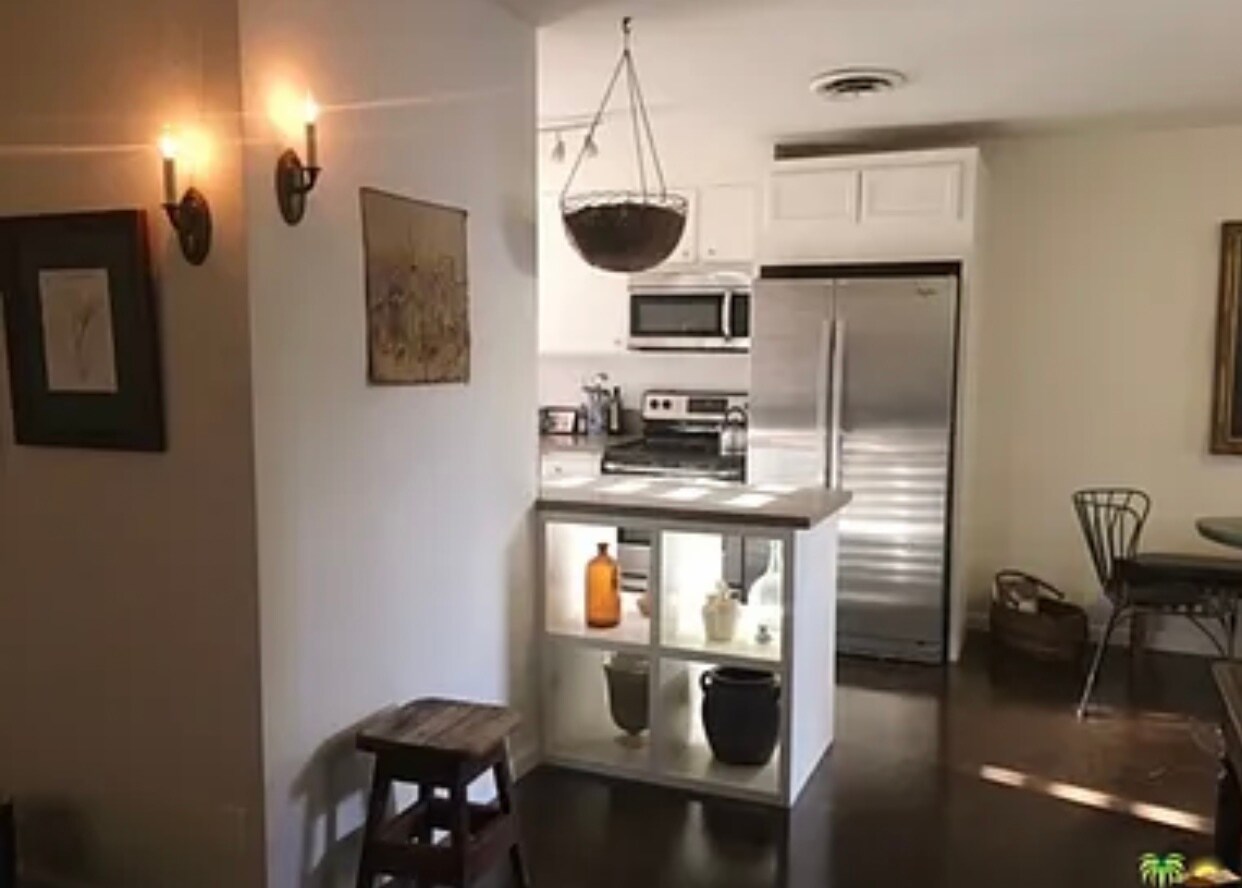 Building Photo - 1480 E Palm Tree Dr