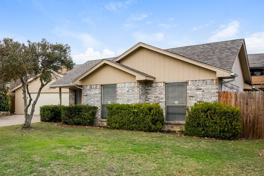 Building Photo - 6603 Cuculu Dr