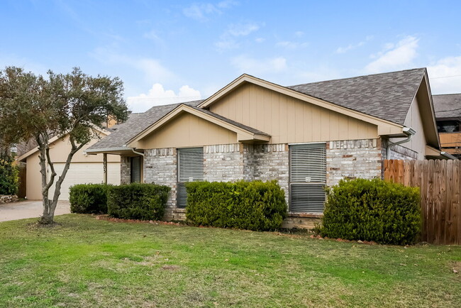 Building Photo - 6603 Cuculu Dr