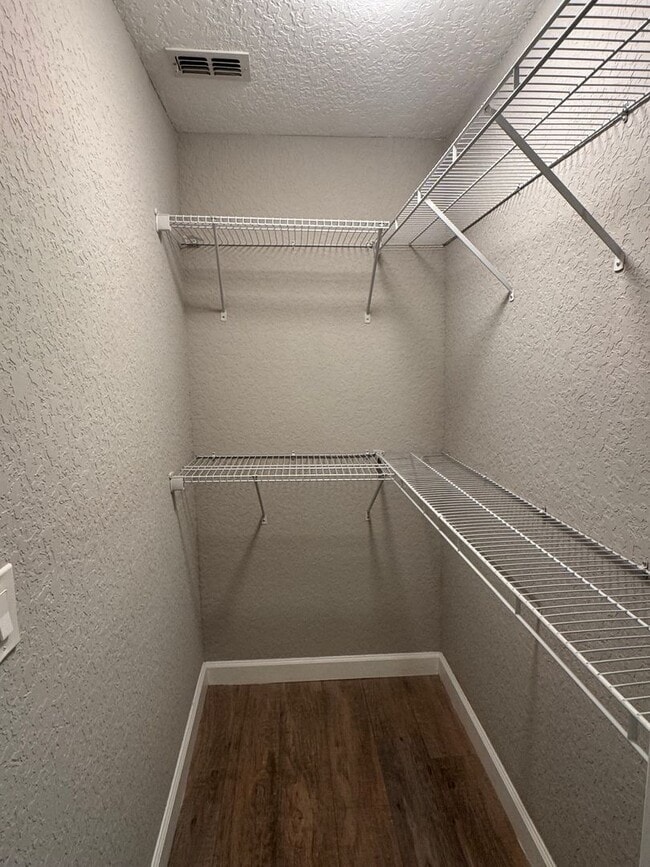 Building Photo - 2 bedroom 1 bath in Saint Cloud ALL UTILIT...