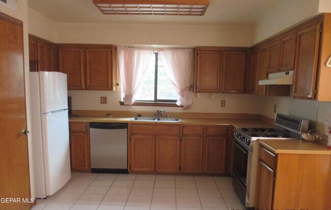 Building Photo - 4425 Gen Maloney Cir