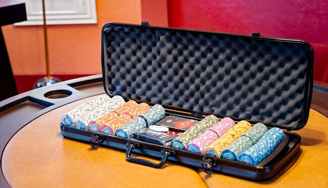 Building Photo - 2431 E Laurel St