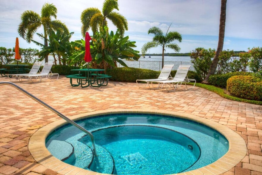 Building Photo - 8800 Bay Pines Blvd