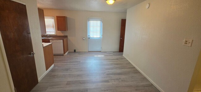 Building Photo - 2023 Ridgewood Ln