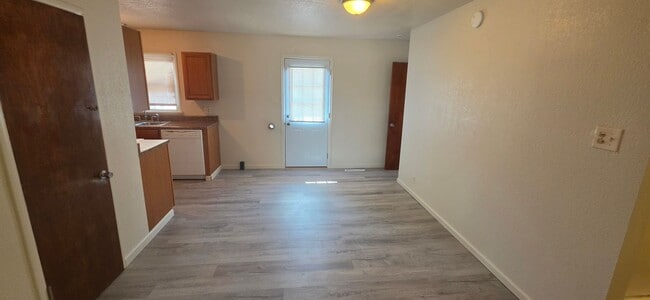 Building Photo - MOVE IN SPECIAL 1/2 OFF FIRST FULL MONTHS RENT.  ALL PROSPECTIVE TENANTS MUST SUBMIT A $58 NON-RE...