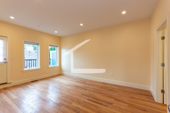 Building Photo - 118 Tremont St