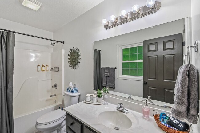 Building Photo - 444 Grand Ridge Dr