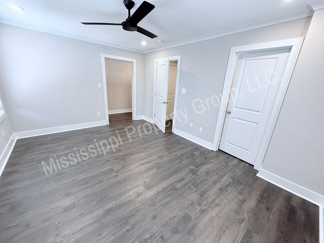 Building Photo - 1405 Pleasant Dr