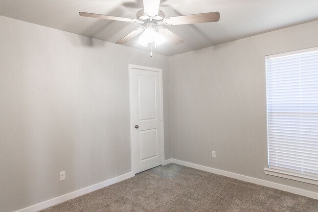 Building Photo - Pre-Leasing - 4 bed/2 bath Frenship School...