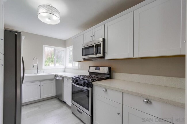Building Photo - 129 S San Jacinto Dr