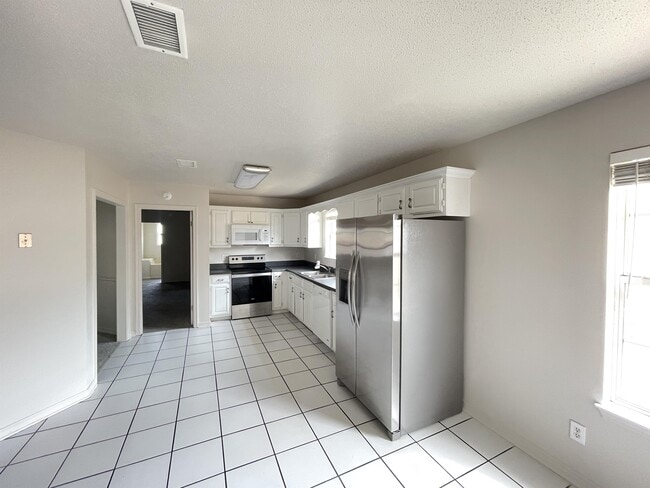 Building Photo - 2212 Peachwood Ct