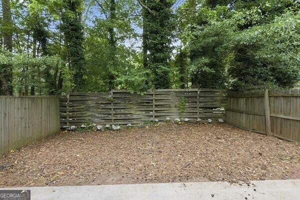 Building Photo - 114 Oak Cir S