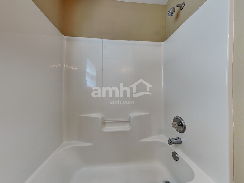 Building Photo - 118 Greenway St