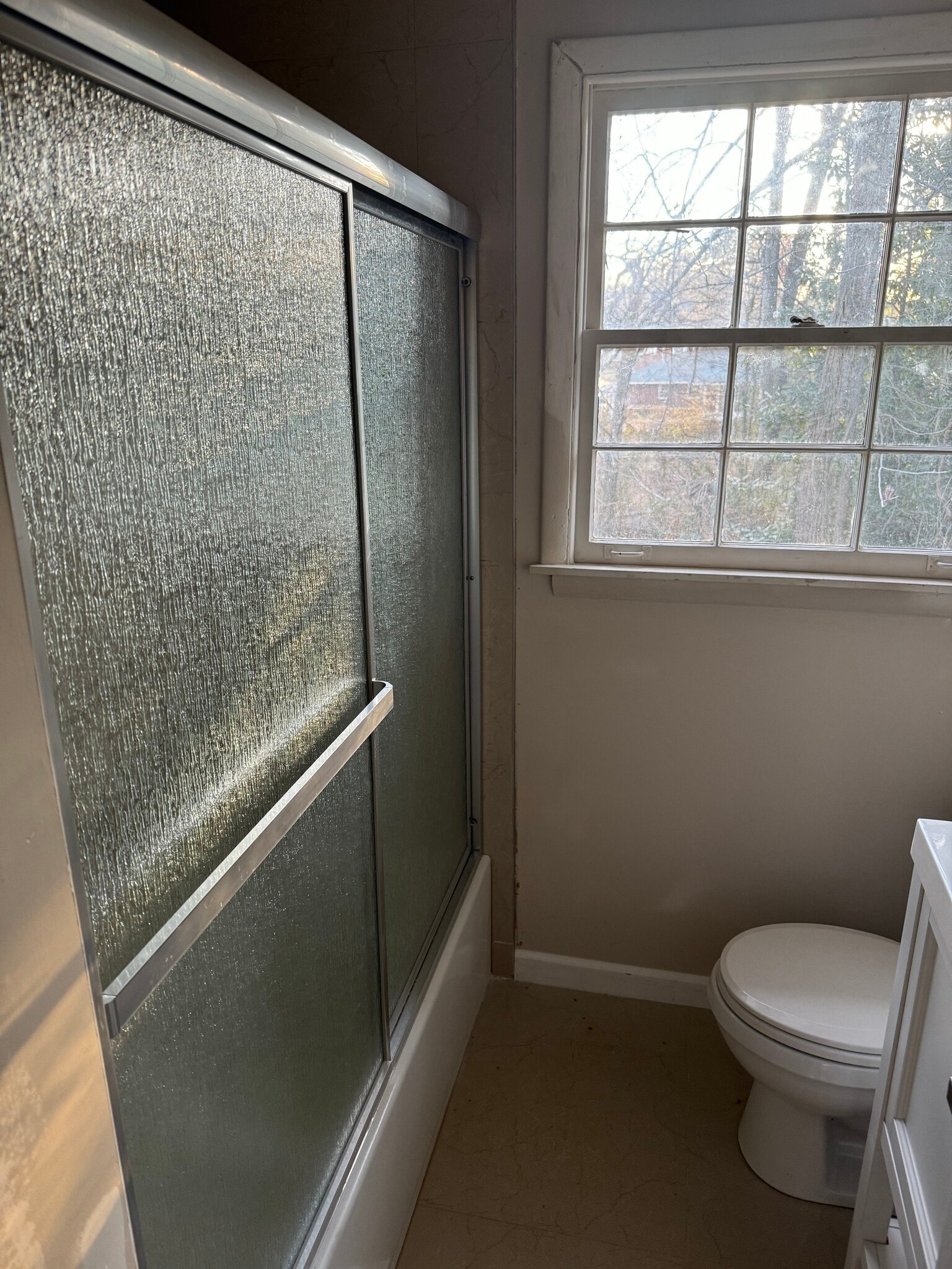 Hallway bathroom - 5345 Orchard Pl