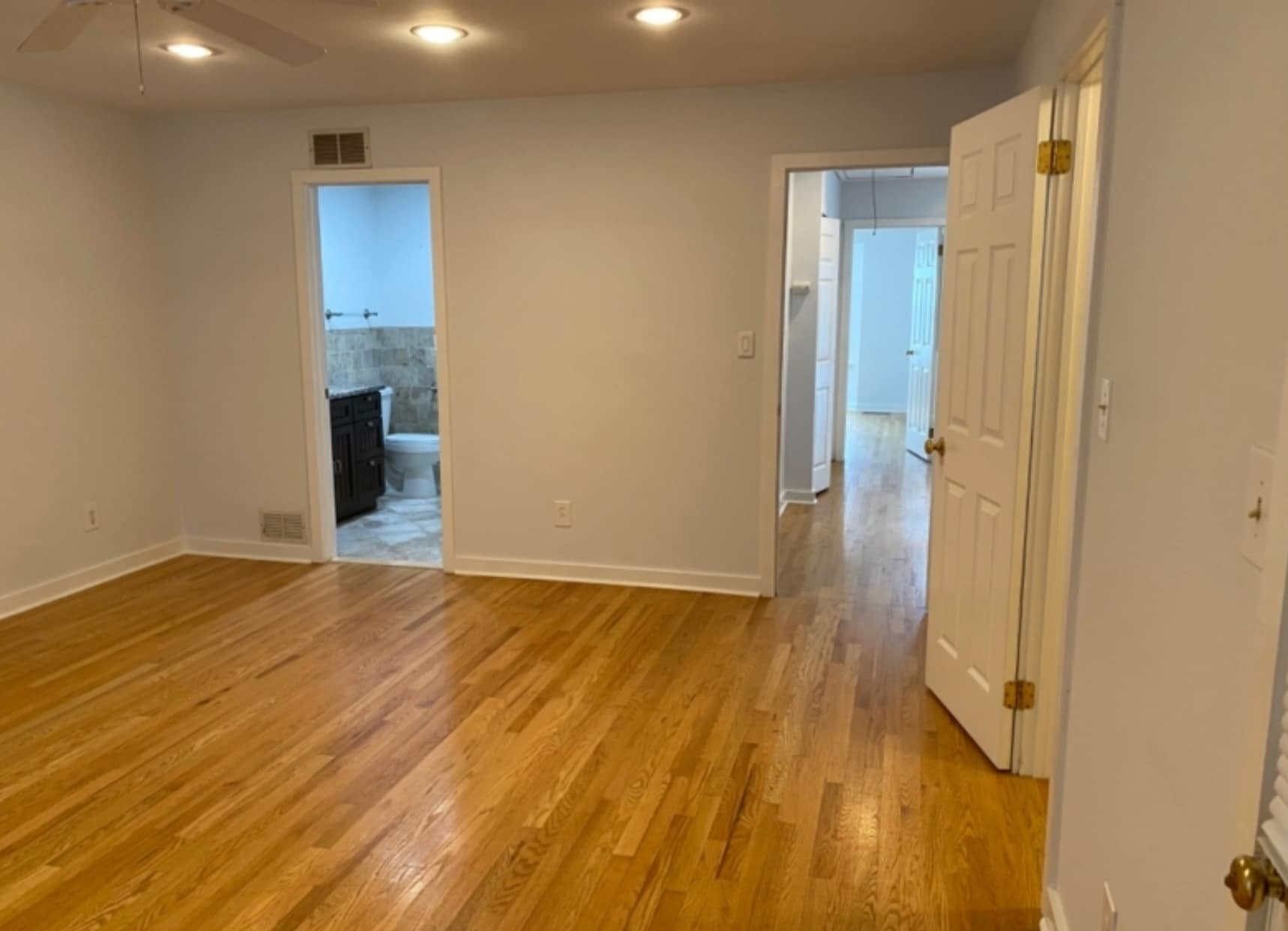 Building Photo - 261 Hedgerow Rd