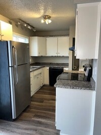 Building Photo - 3437 Redwood Ave