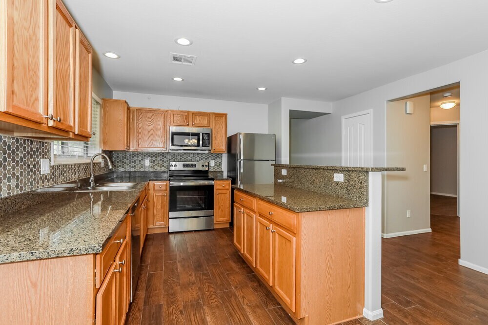 Building Photo - 1084 S Olympic Dr