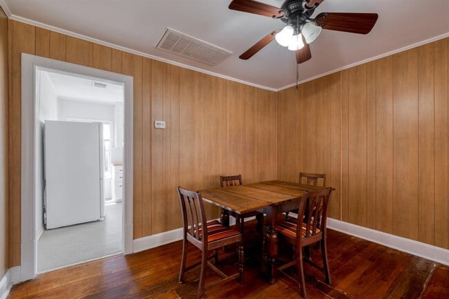 Building Photo - 710 N Ave H