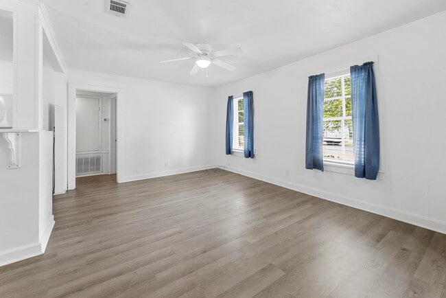 Building Photo - 324 Dixie St