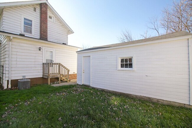 Building Photo - 333 Upland Ave