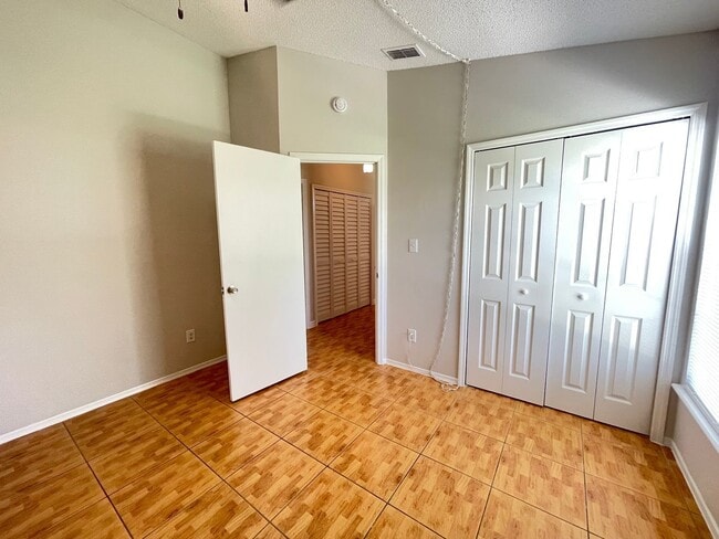 Building Photo - 313 San Gabriel St