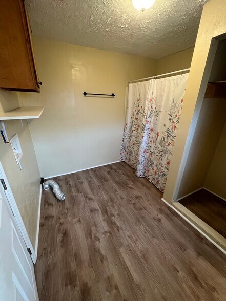 Building Photo - 143 Strawberry Ln