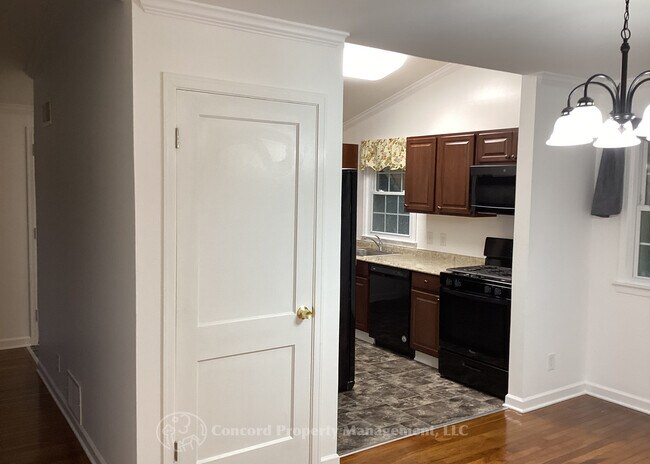 Building Photo - 7607 Meadow Way