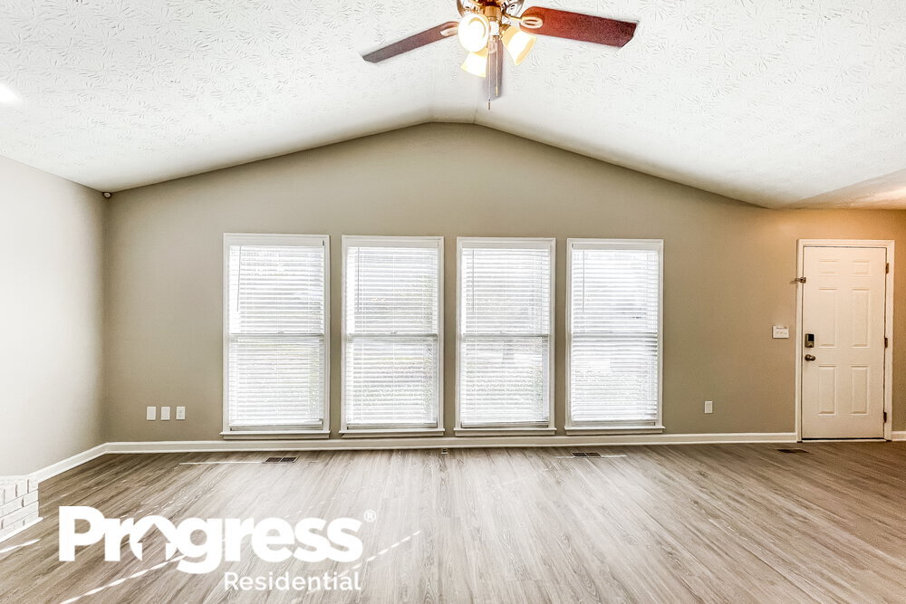 Building Photo - 700 Gregory Manor Dr SW