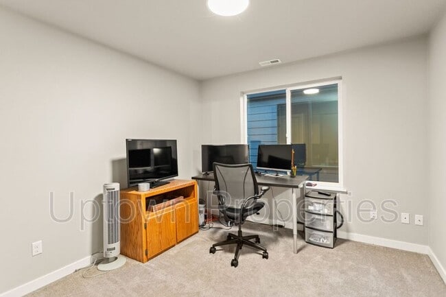 Building Photo - 9559 SW Anna Belle Ct