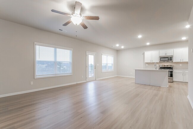 Building Photo - 3254 Lilac Creek Trl, Gainesville, GA