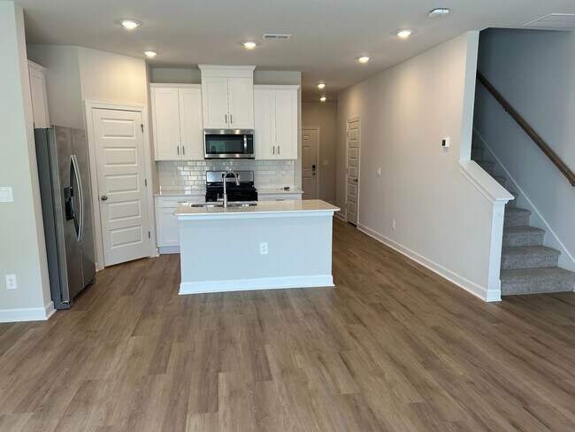 Building Photo - 105 Pleasure Ln