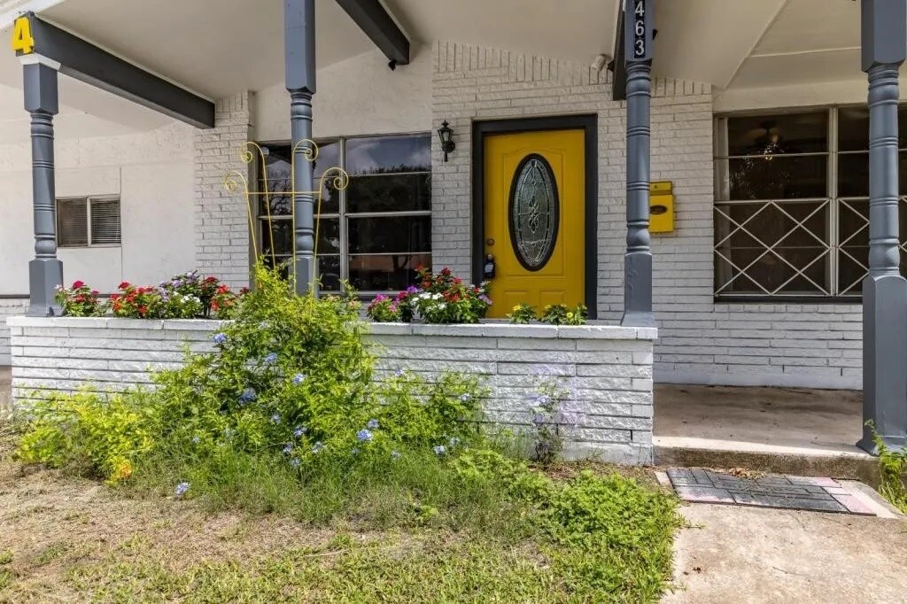 Building Photo - 463 Sprucewood Ln