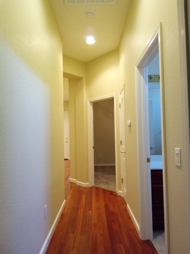 Building Photo - Gated: Single Story Heritage Oaks 3 Bedroom Plus Office/Den 3 Car Garage with lots of built in fo...