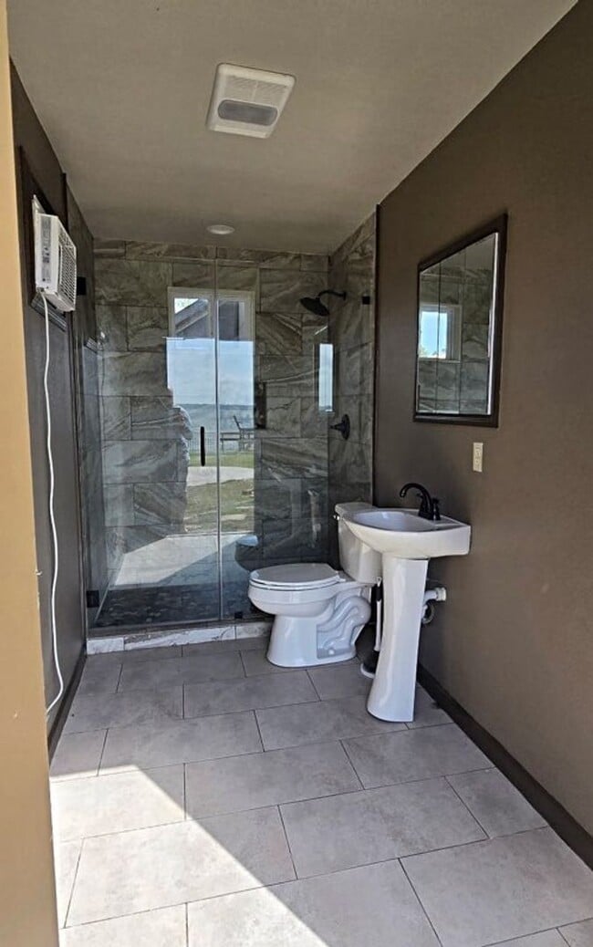 Building Photo - 127 Bridgewater