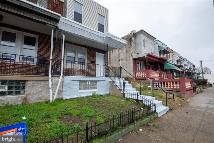 Building Photo - 2061 Wilmot St