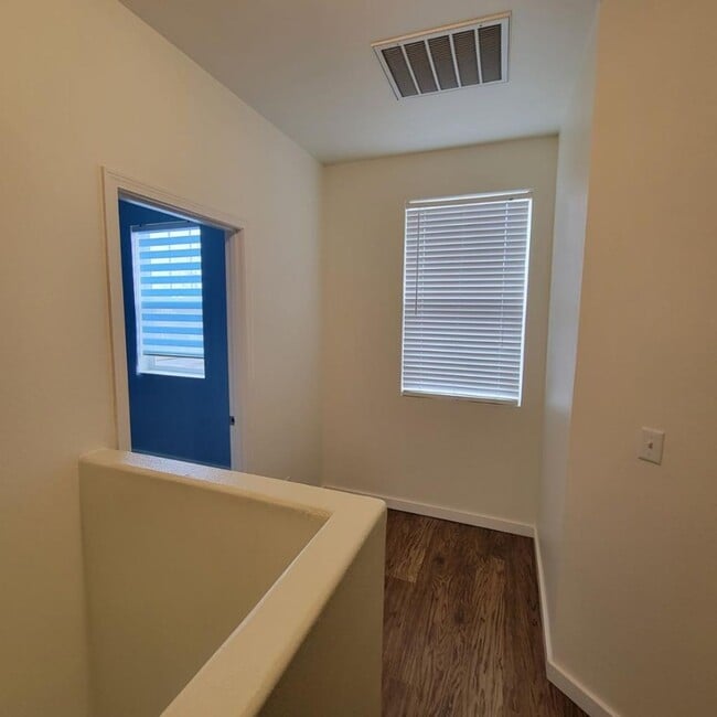 Building Photo - 4 Bedroom plus den, Lacey/Meridian Campus Home for Rent