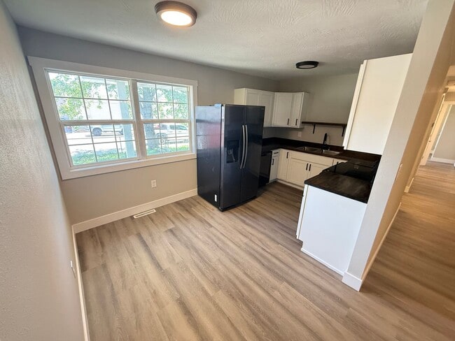 Building Photo - 4 bed 2 Bath Ozark, MO