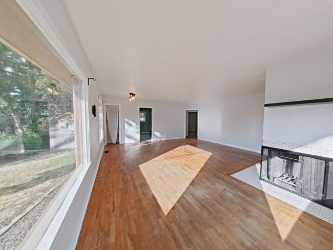 Building Photo - Charming bungalow with a large fence yard!