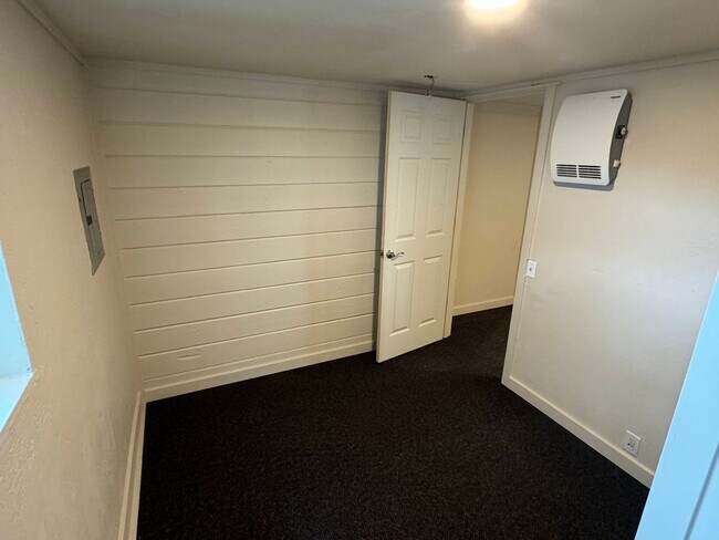 Building Photo - 2 Bedroom Apartment in Camellia Park
