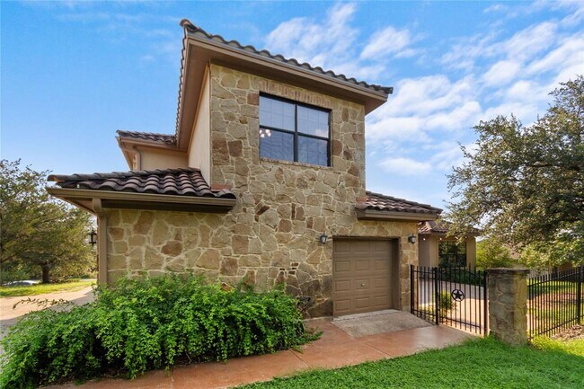 Building Photo - 1702 Lakeway Blvd