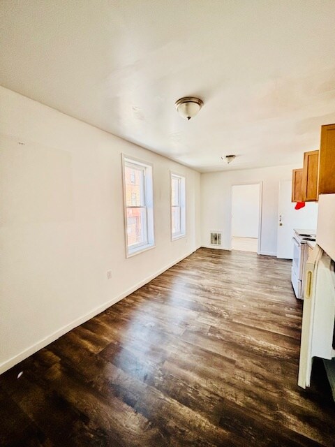 Building Photo - 240 W Glenwood Ave
