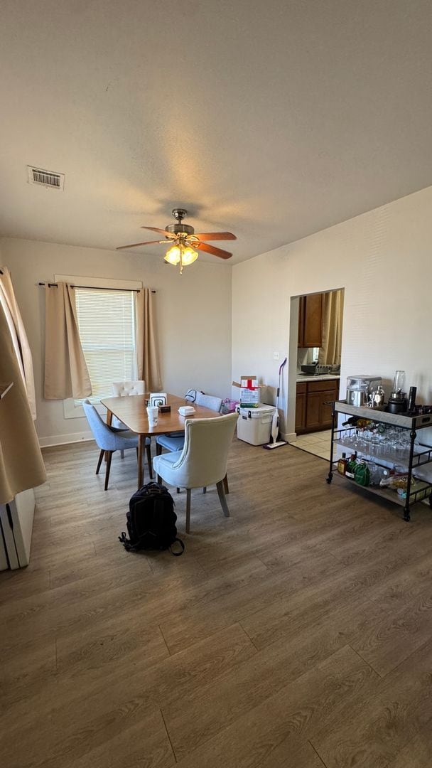 Building Photo - AUG 2026 PRE-LEASE! Charming 2 Bed/1 Bath Duplex