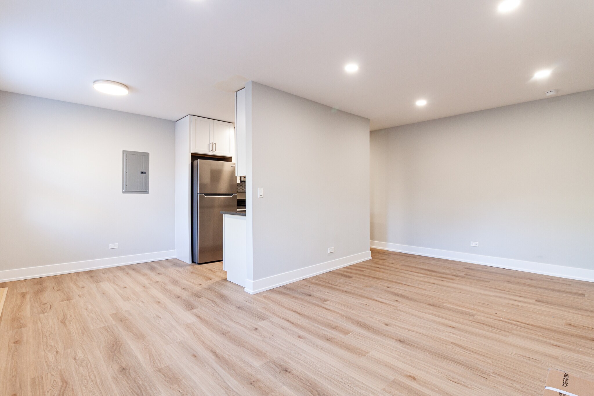 Building Photo - 520 W Aldine Ave