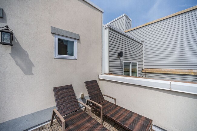 Building Photo - Modern Olde Kensington Home