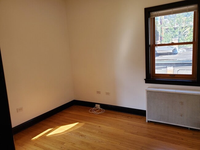 Building Photo - 5720 S Kenwood Ave