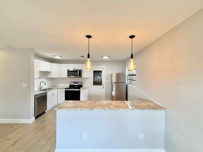 Building Photo - 5131 13th Ave N